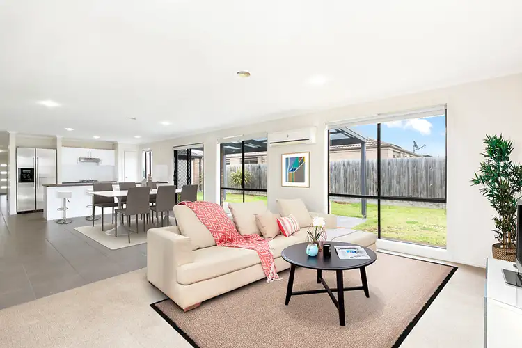 Second view of Homely house listing, 8 Hayes Court, Pakenham VIC 3810