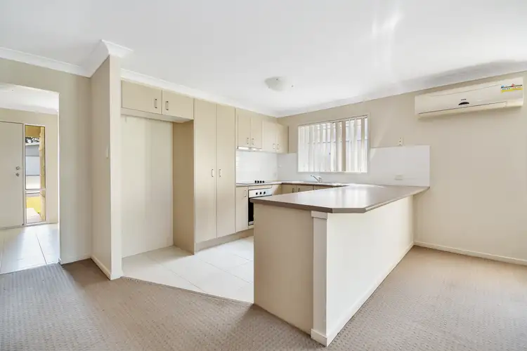 8 Leeside Street, Little Mountain QLD 4551