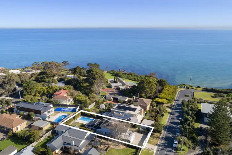10 Canadian Bay Road, Mount Eliza VIC 3930