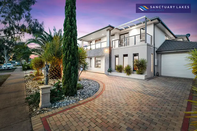 17 Manhattan Close, Sanctuary Lakes VIC 3030
