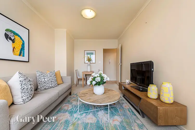 8/33 Toolambool Road, Carnegie VIC 3163