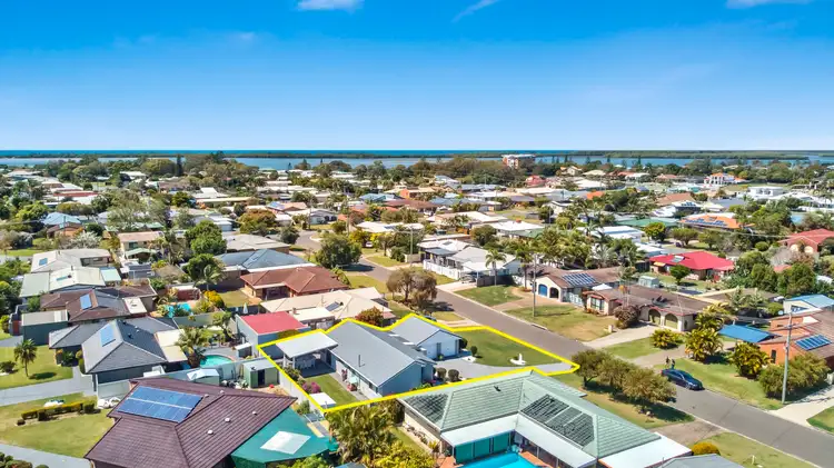 7 Slim Crescent, Golden Beach QLD 4551