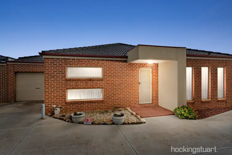 2/28 Scarborough Crescent, Harkness VIC 3337