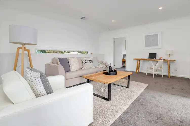 2/91 Lochiel  Avenue, Edithvale VIC 3196