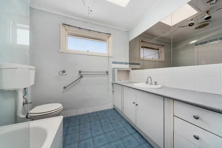 Sixth view of Homely house listing, 2 Hillcrest Road, Frankston VIC 3199