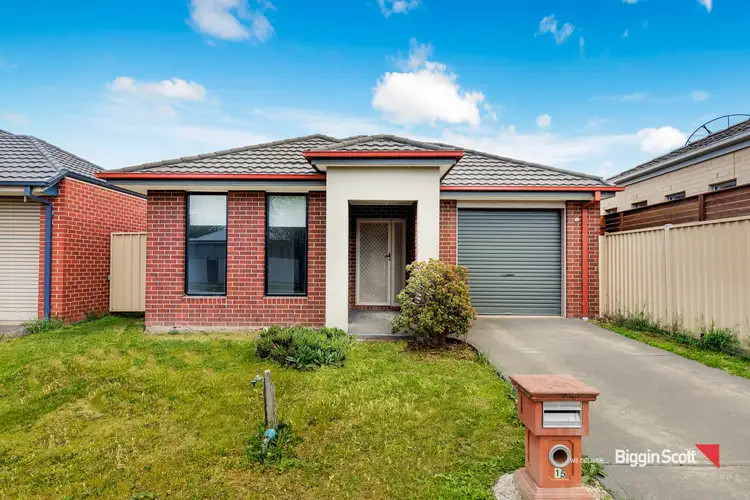 15 Cranwell Square, Caroline Springs VIC 3023