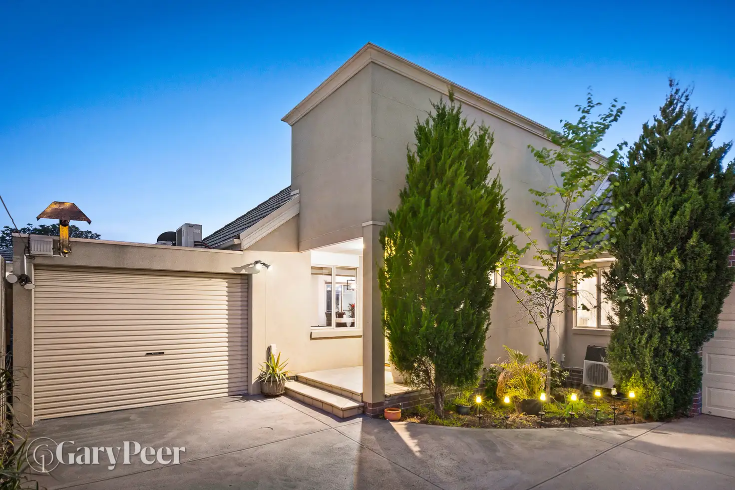 Main view of Homely townhouse listing, 2/695 South Road, Bentleigh East VIC 3165
