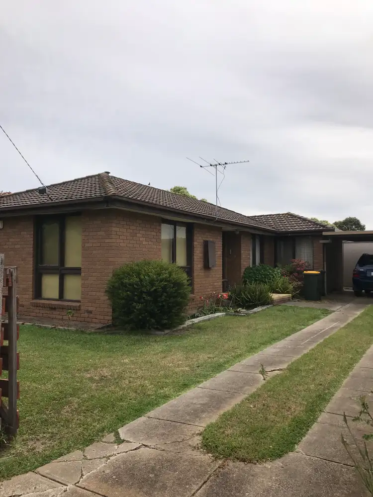 8 Droitwich Crescent, Deer Park VIC 3023