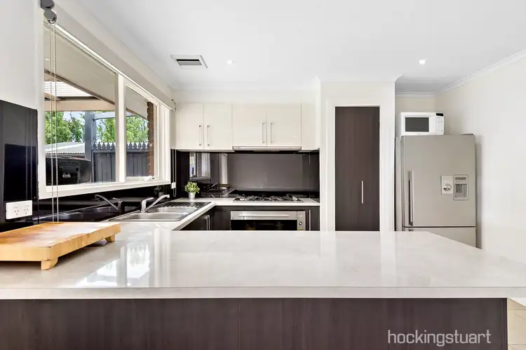 4 Giles Court, Cranbourne North VIC 3977