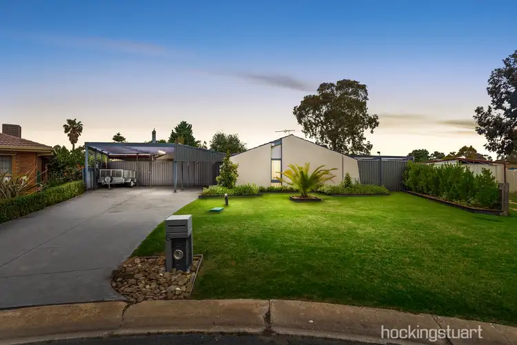 6 Henley Place, Melton West VIC 3337