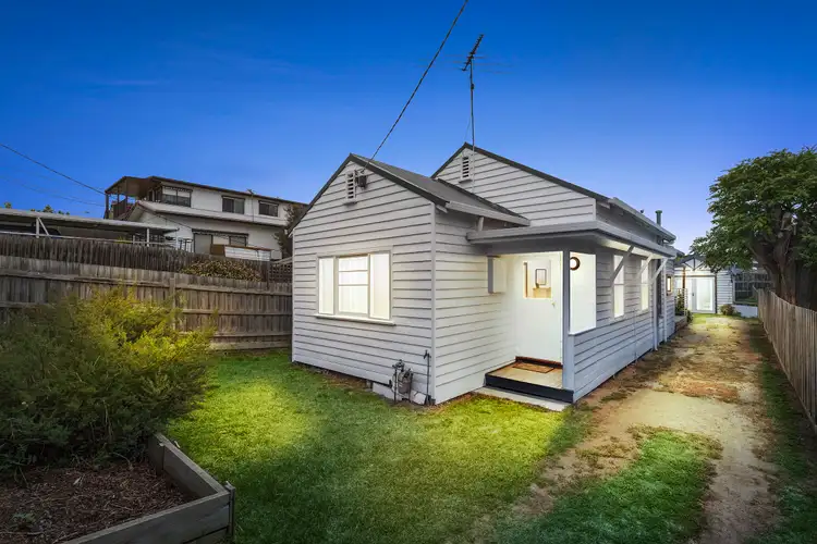 4 Fifth Avenue, Rosebud VIC 3939