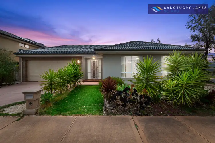 22 Beachview Parade, Sanctuary Lakes VIC 3030