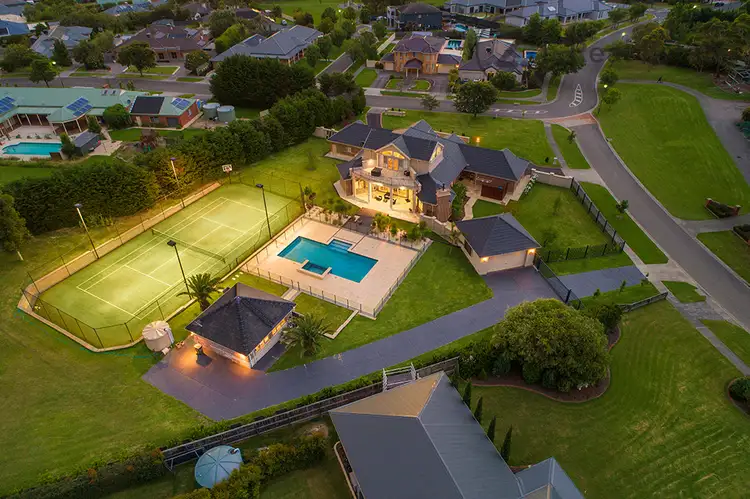 121 Grange Drive, Lysterfield VIC 3156