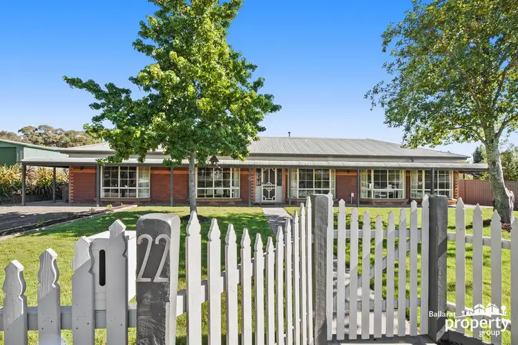 22 Cartledge Avenue, Mount Clear VIC 3350