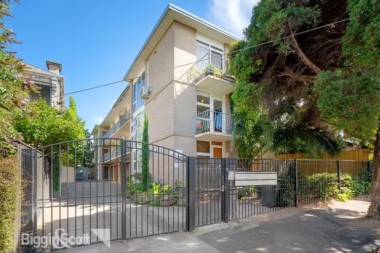 10/10 Gurner Street, St Kilda VIC 3182