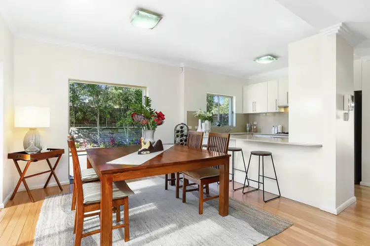 1E Valley Park Crescent