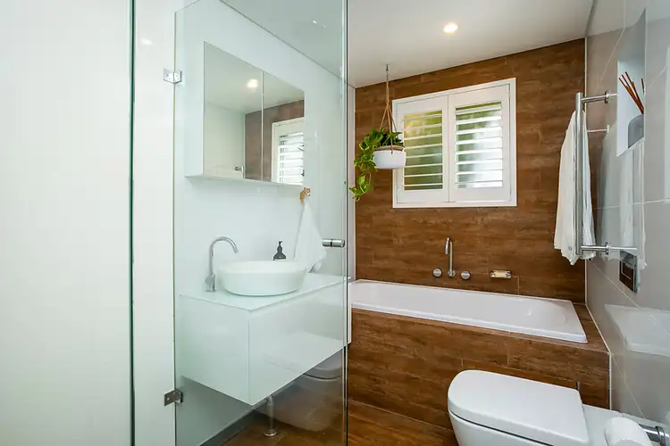 Fifth view of Homely apartment listing, 2/38 Wyuna Avenue, Freshwater NSW 2096