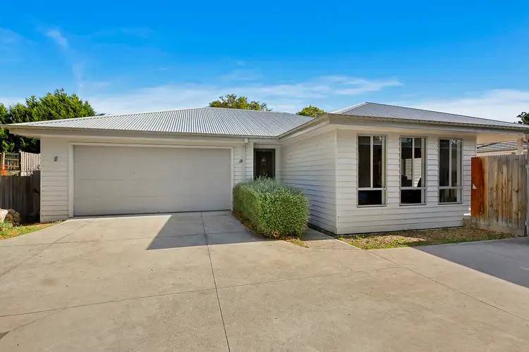 Main view of Homely unit listing, 2/9 Andrew Street, Mooroolbark VIC 3138