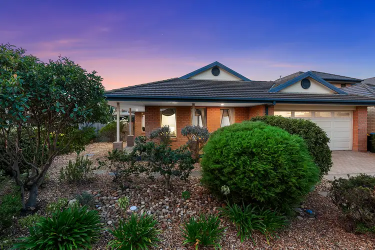 10 Staten Way, Sanctuary Lakes VIC 3030