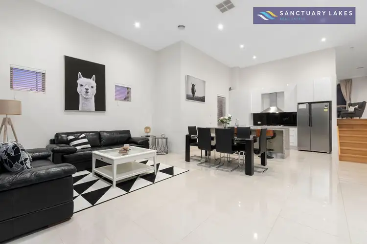 1/1-9 Eagleview Place, Sanctuary Lakes VIC 3030