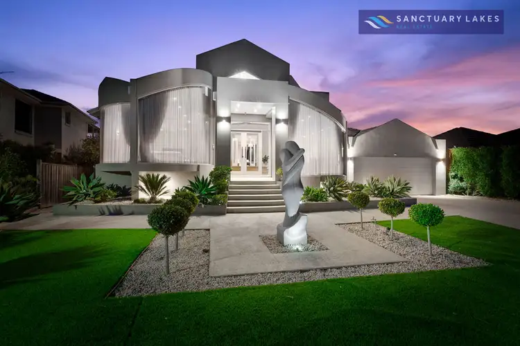 11 Pelican Point Road, Sanctuary Lakes VIC 3030