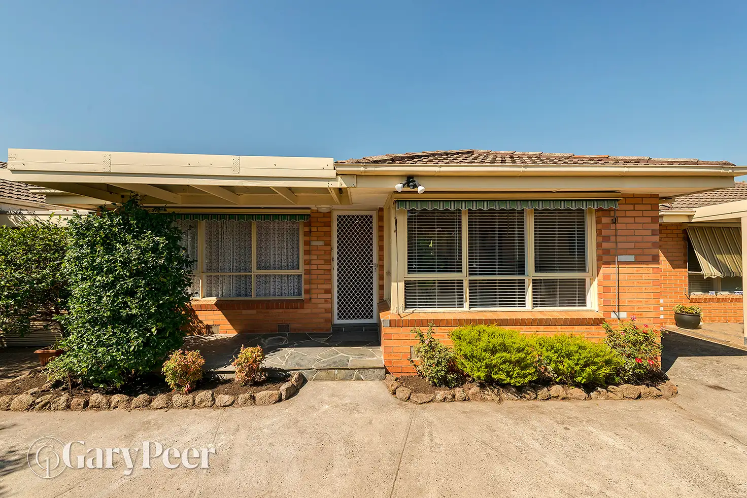 Main view of Homely unit listing, 2/33 Gnarwyn Road, Carnegie VIC 3163