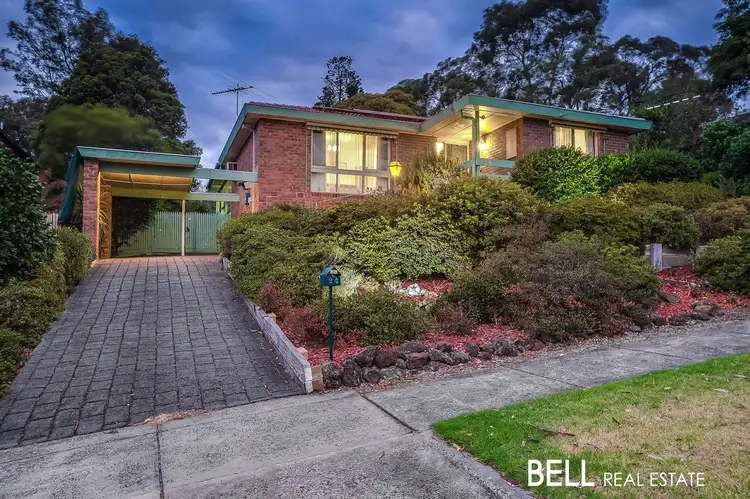 24 Bimbadeen Drive, Mooroolbark VIC 3138