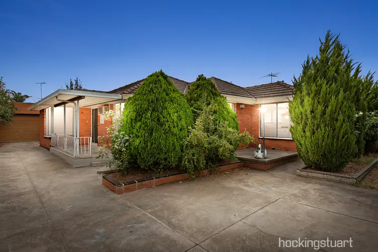 4 Riviera Road, Avondale Heights VIC 3034