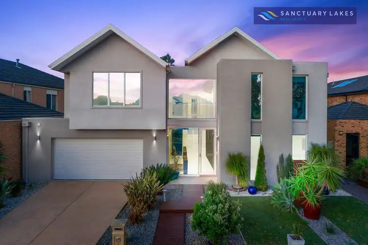 8 Sandy Point Road, Sanctuary Lakes VIC 3030