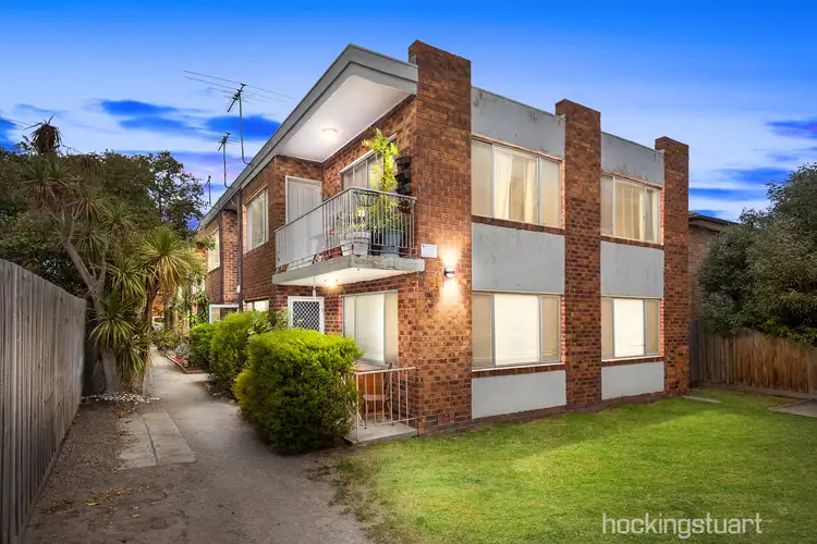 2/19A Bishop Street, Kingsville VIC 3012