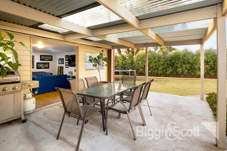 27 Dover Street, Wendouree VIC 3355