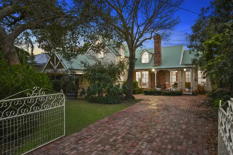 8 Parer Street, Mount Martha VIC 3934