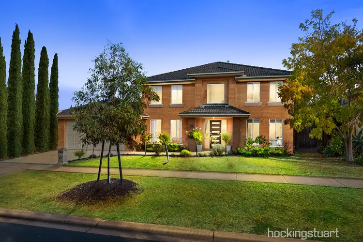 29 Sandy Point Road, Sanctuary Lakes VIC 3030
