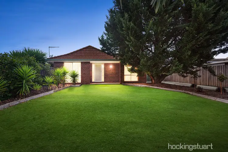 11 Garfield Close, Melton South VIC 3338