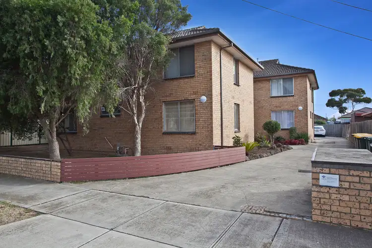 2/16 Tulloch Street, Deer Park VIC 3023