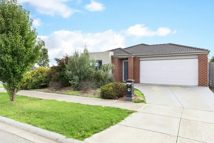 2 Kirwan Drive, Cranbourne East VIC 3977