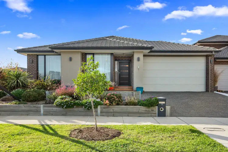8 Trumper Lane, Cranbourne West VIC 3977