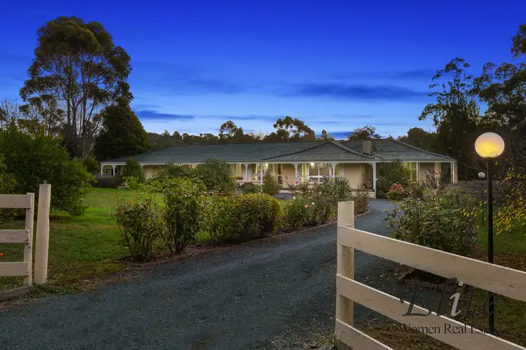 11 Honeysuckle Way, Chirnside Park VIC 3116