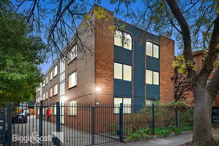 12/16 Robe Street, St Kilda VIC 3182