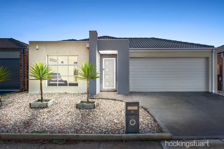 9 Dreelburn Terrace, Melton South VIC 3338