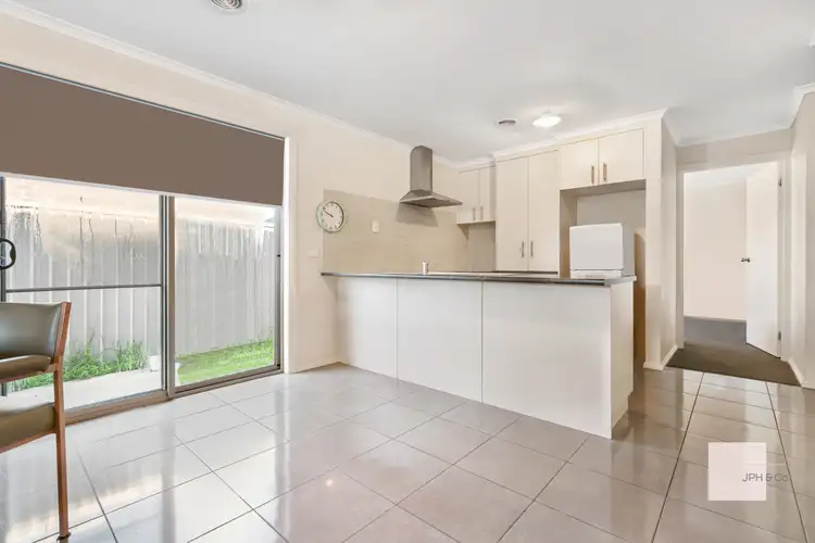 15 Tristan Drive, Sebastopol VIC 3356