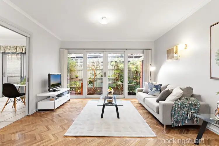 2/74 Truganini Road, Carnegie VIC 3163