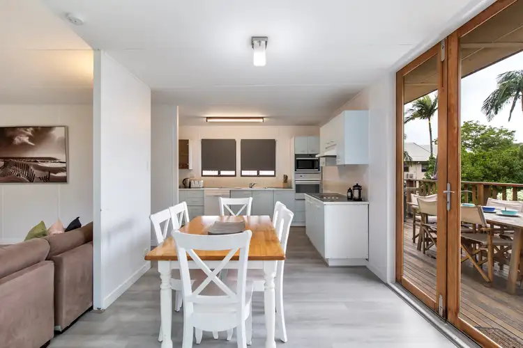 30 Lake Weyba Drive, Noosaville QLD 4566