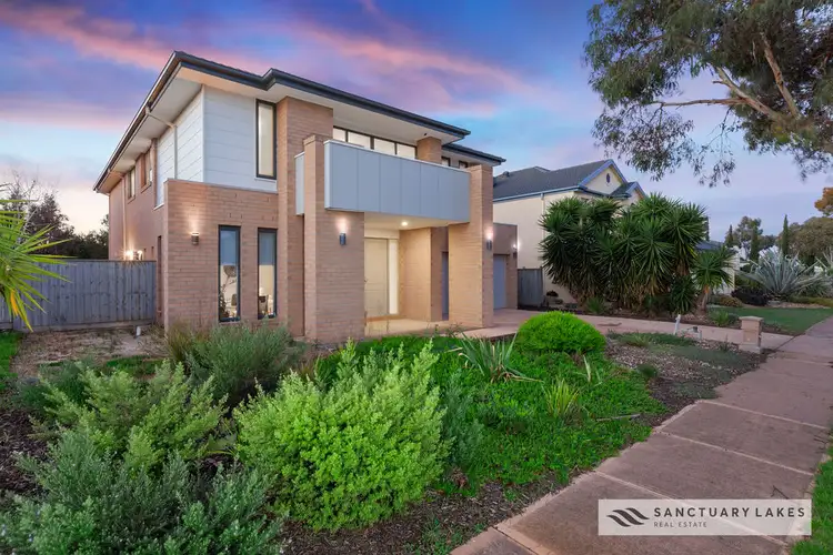 33 South Shore Avenue, Sanctuary Lakes VIC 3030