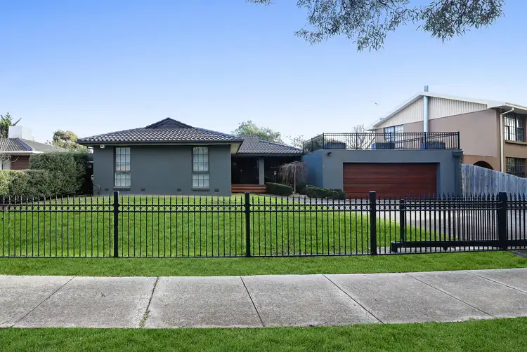 27 Pindari Avenue, Taylors Lakes VIC 3038