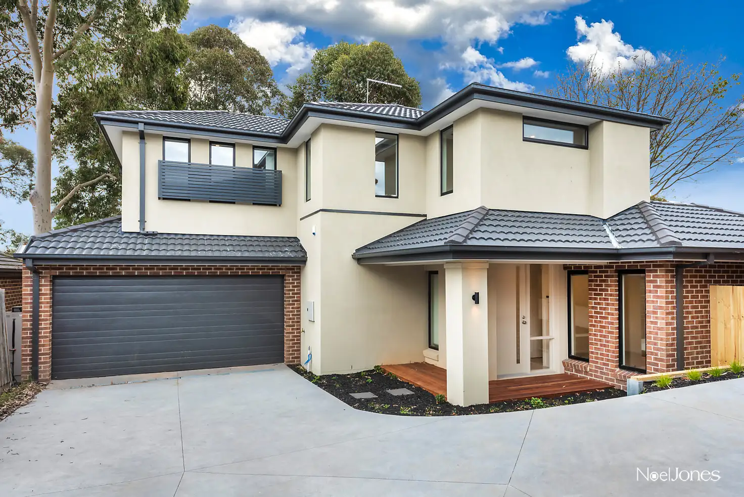 Main view of Homely townhouse listing, 2/25 Lynden Grove, Mount Waverley VIC 3149