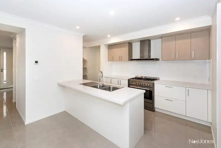Second view of Homely townhouse listing, 2/25 Lynden Grove, Mount Waverley VIC 3149