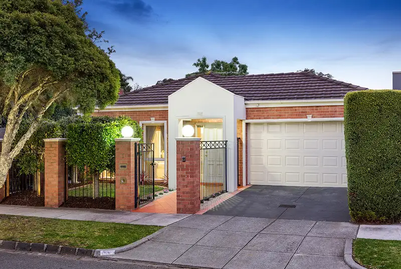Main view of Homely villa listing, 1/50 Bundeera Road, Caulfield South VIC 3162