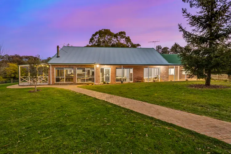 8 Nicholls Street, Macedon VIC 3440