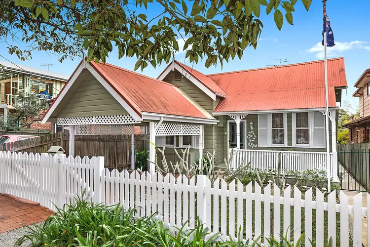 27 Surfers Parade, Freshwater NSW 2096